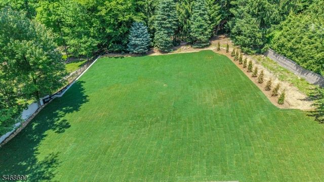 51 Brookside Ter, North Caldwell Boro, NJ 07006