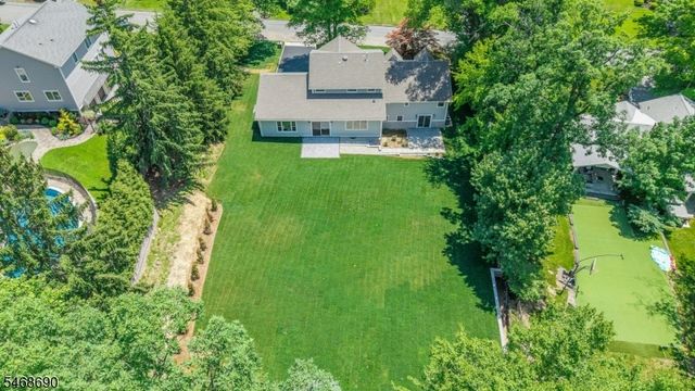 51 Brookside Ter, North Caldwell Boro, NJ 07006