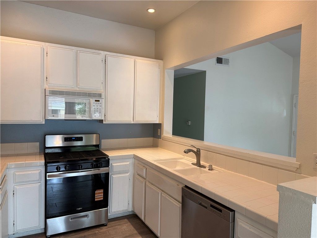 Image 10 of property listing at 7532 Seaspring 201, Huntington Beach, CA 92648