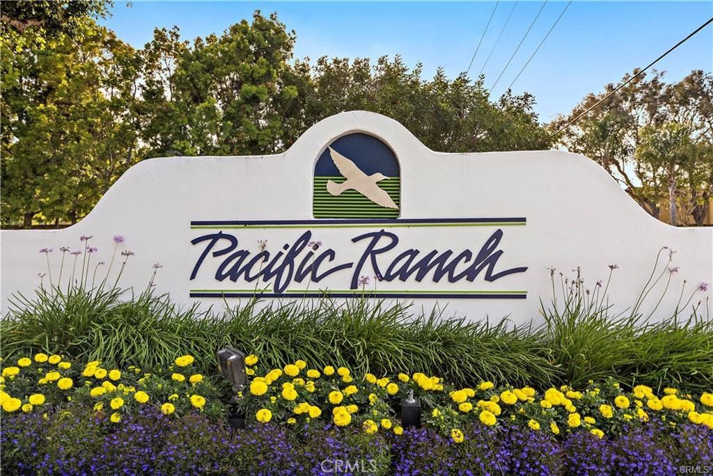 Image 3 of property listing at 7532 Seaspring 201, Huntington Beach, CA 92648