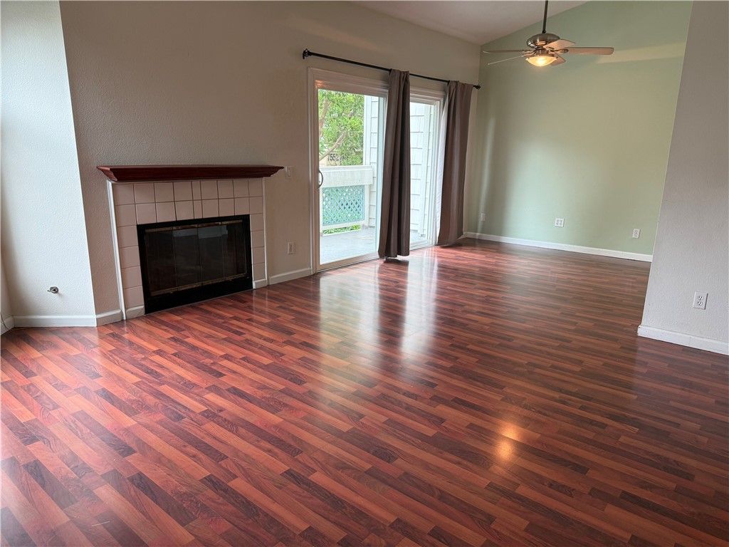 Image 5 of property listing at 7532 Seaspring 201, Huntington Beach, CA 92648