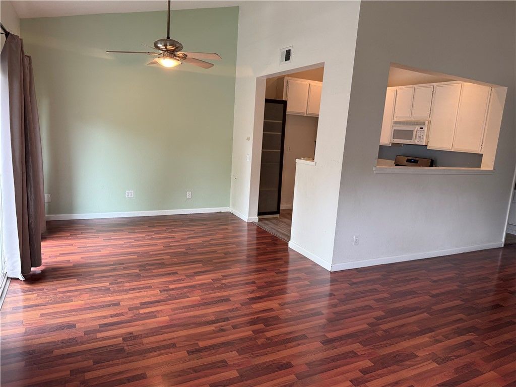Image 7 of property listing at 7532 Seaspring 201, Huntington Beach, CA 92648