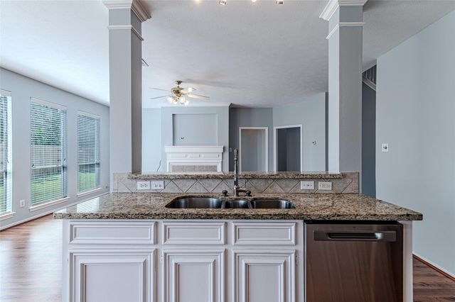 16210 Broken Timber Circle, Houston, TX 77095