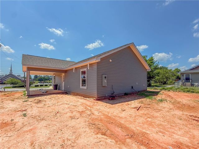505 S Oak Street, Seneca, SC 29678