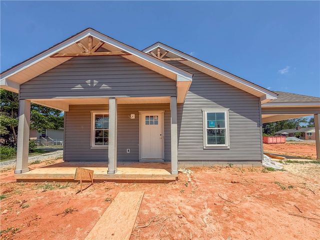 505 S Oak Street, Seneca, SC 29678