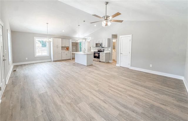 505 S Oak Street, Seneca, SC 29678
