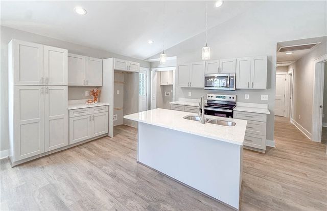 505 S Oak Street, Seneca, SC 29678