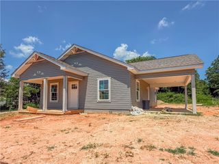 505 S Oak Street, Seneca, SC 29678