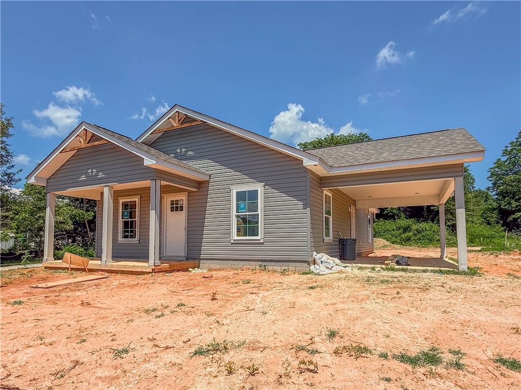 505 S Oak Street, Seneca, SC 29678