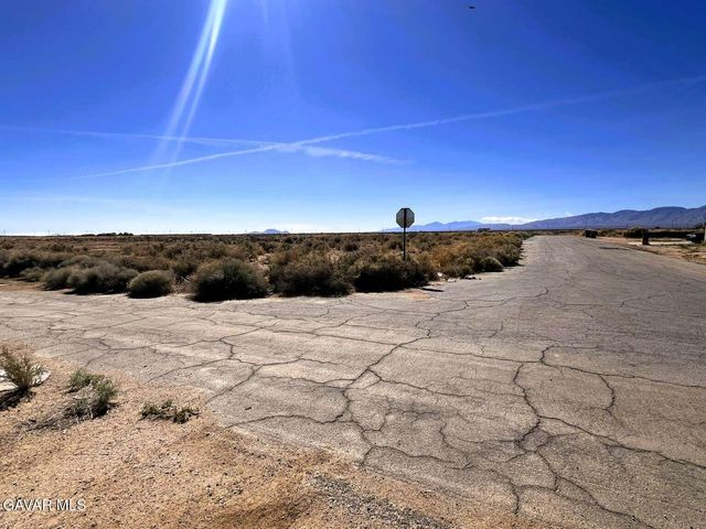 20263 Neuralia Road, California City, CA 93505