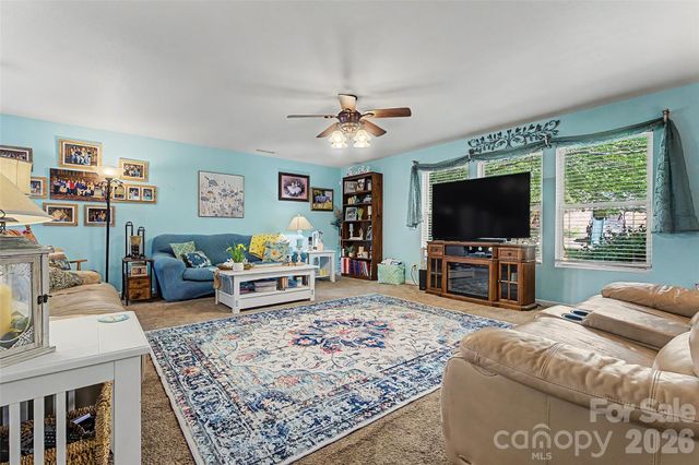 3248 Pikes Peak Drive, Gastonia, NC 28052