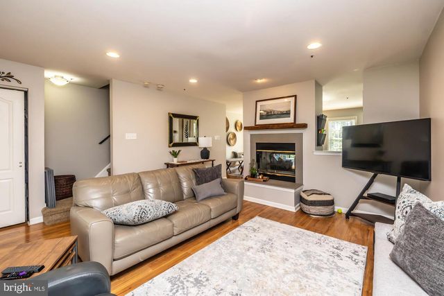 324 HUNTINGTON CT, West Chester, PA 19380