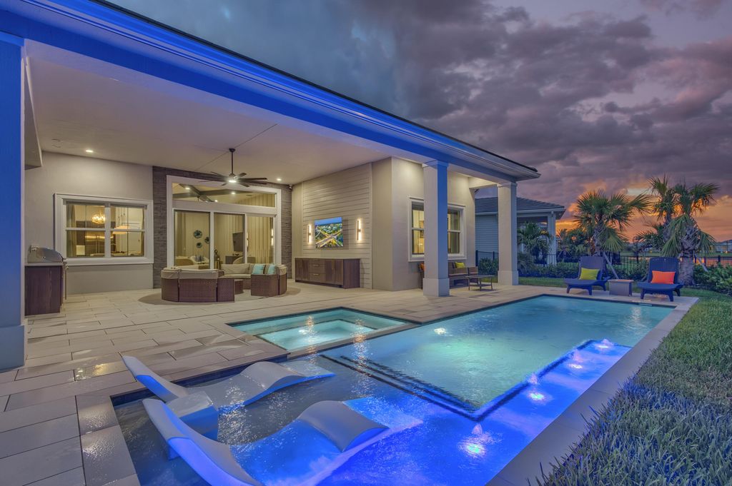 10109 Driftwood Way, Palm Beach Gardens, FL 33412