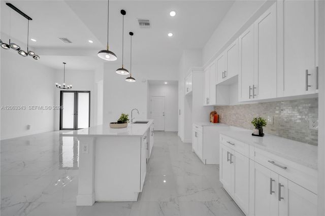 516 DAYTON AVE, Lehigh Acres, FL 33972