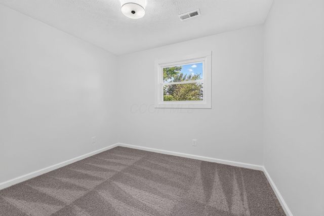 218 Blacks Road SW, Pataskala, OH 43062