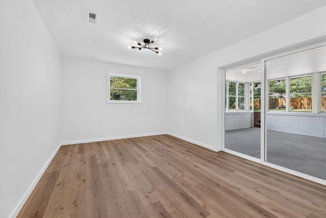 218 Blacks Road SW, Pataskala, OH 43062