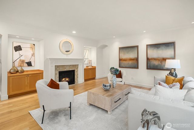 16137 Northup Way, Bellevue, WA 98008
