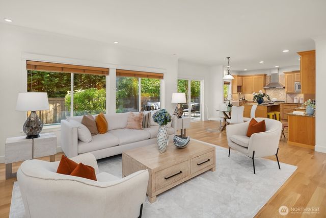 16137 Northup Way, Bellevue, WA 98008