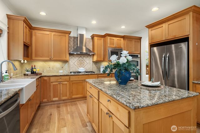 16137 Northup Way, Bellevue, WA 98008