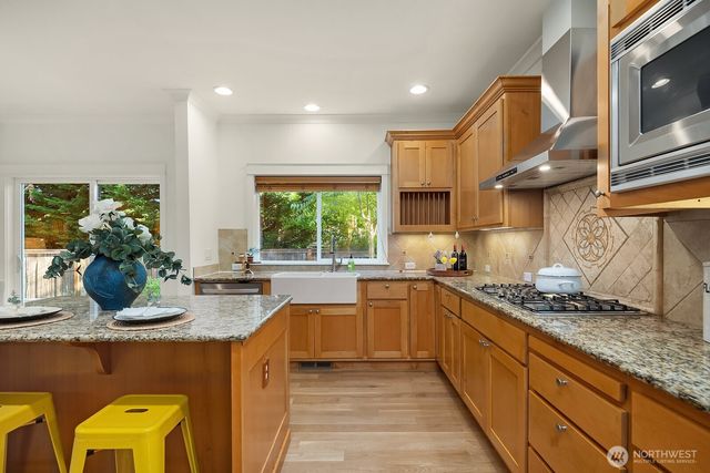 16137 Northup Way, Bellevue, WA 98008