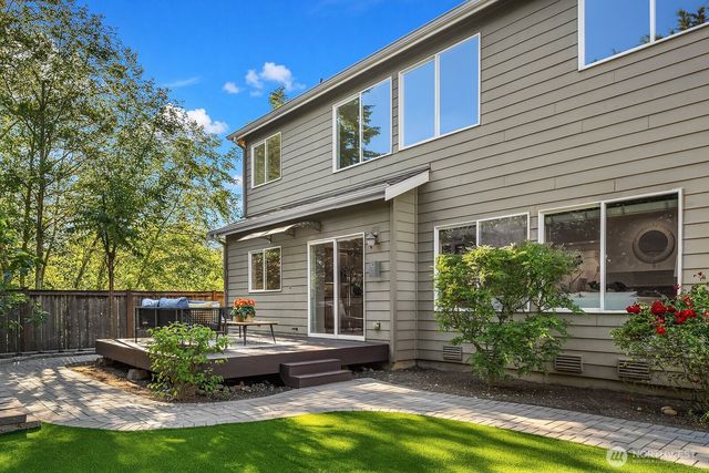 16137 Northup Way, Bellevue, WA 98008