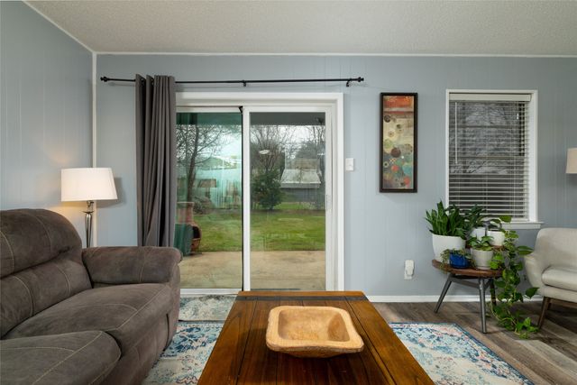 6020 Harrison Way, Watauga, TX 76148