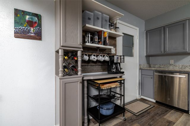 6020 Harrison Way, Watauga, TX 76148