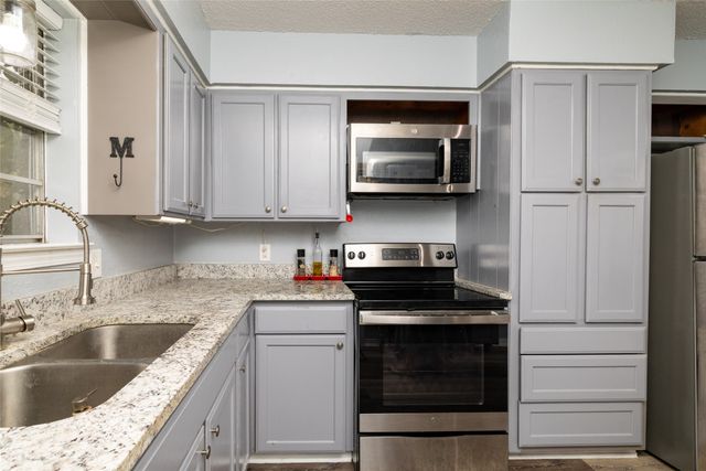 6020 Harrison Way, Watauga, TX 76148