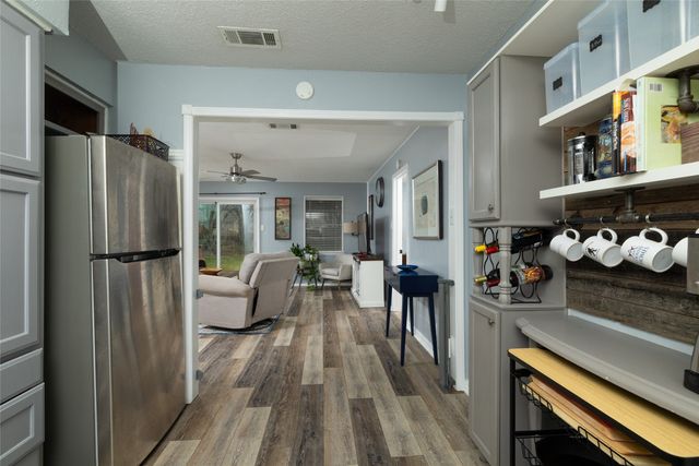 6020 Harrison Way, Watauga, TX 76148