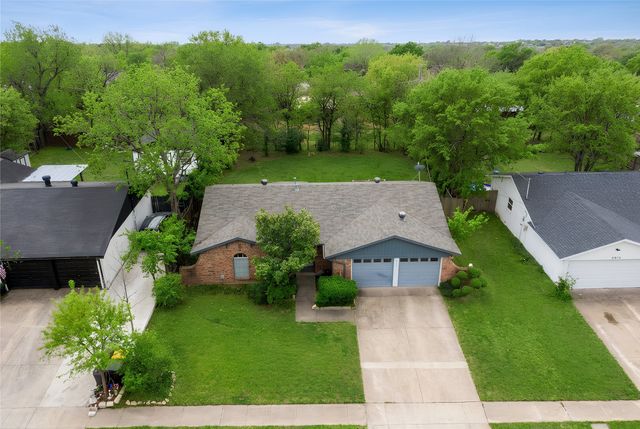 6020 Harrison Way, Watauga, TX 76148
