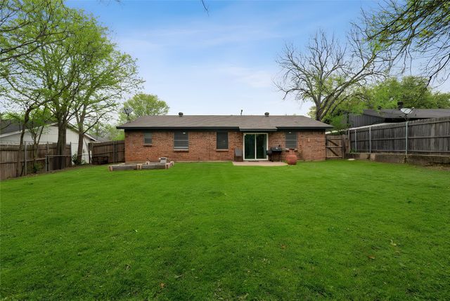 6020 Harrison Way, Watauga, TX 76148