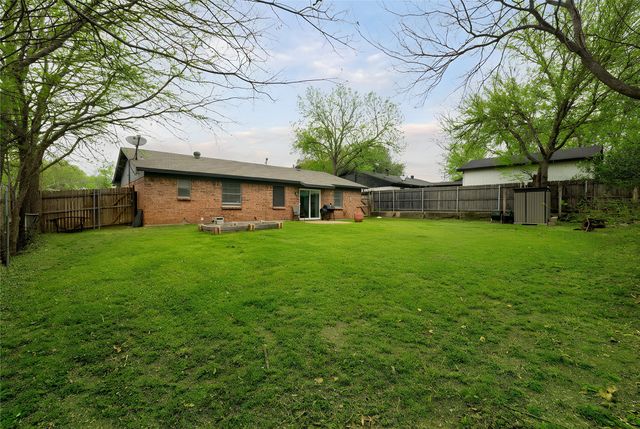 6020 Harrison Way, Watauga, TX 76148