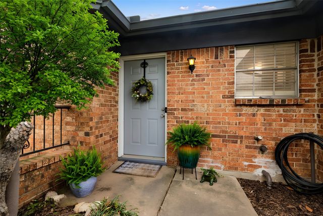 6020 Harrison Way, Watauga, TX 76148