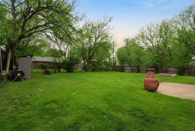 6020 Harrison Way, Watauga, TX 76148