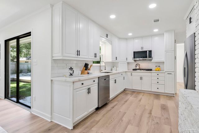 5745 Avenida Robledal, Pensacola, FL 32504