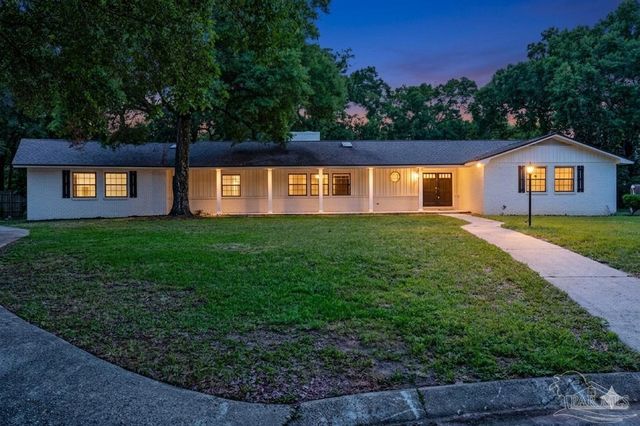 5745 Avenida Robledal, Pensacola, FL 32504