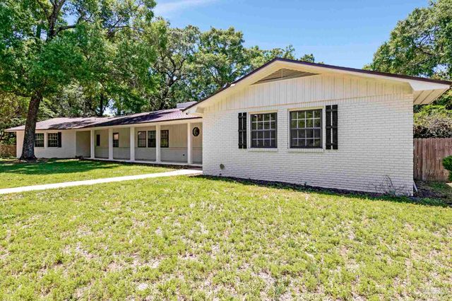 5745 Avenida Robledal, Pensacola, FL 32504