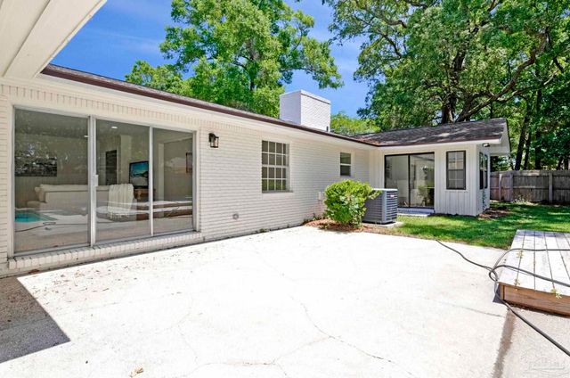 5745 Avenida Robledal, Pensacola, FL 32504
