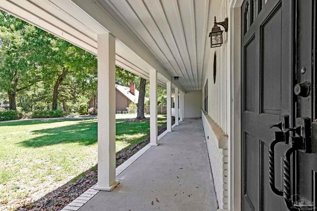 5745 Avenida Robledal, Pensacola, FL 32504