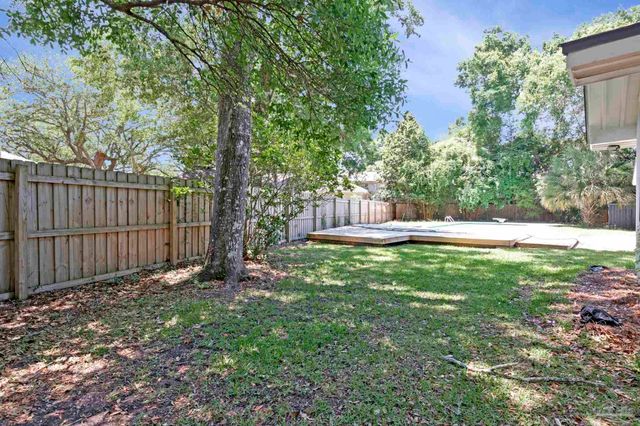 5745 Avenida Robledal, Pensacola, FL 32504