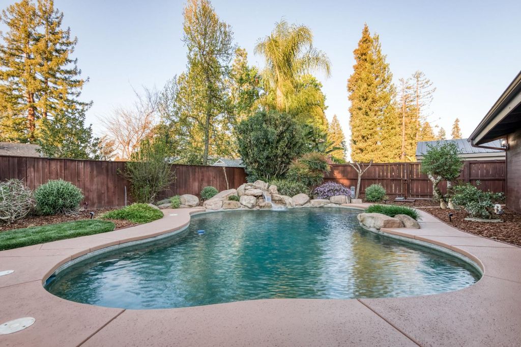 Image 11 of property listing at 3646 W Spruce Avenue, Fresno, CA 93711