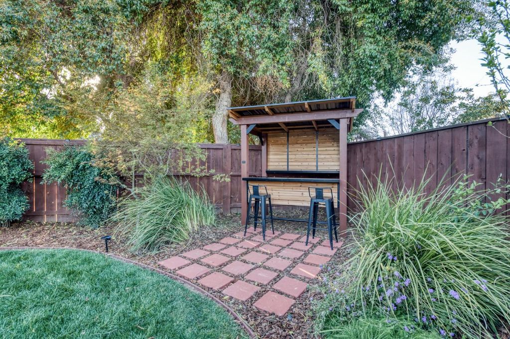 Image 14 of property listing at 3646 W Spruce Avenue, Fresno, CA 93711