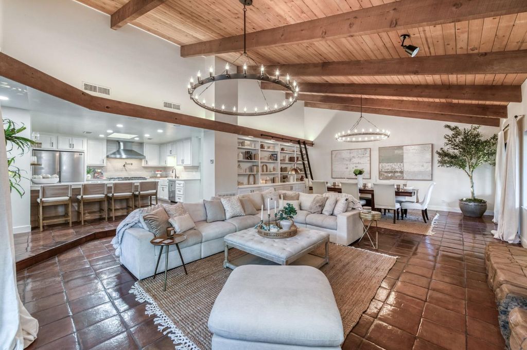 Image 20 of property listing at 3646 W Spruce Avenue, Fresno, CA 93711