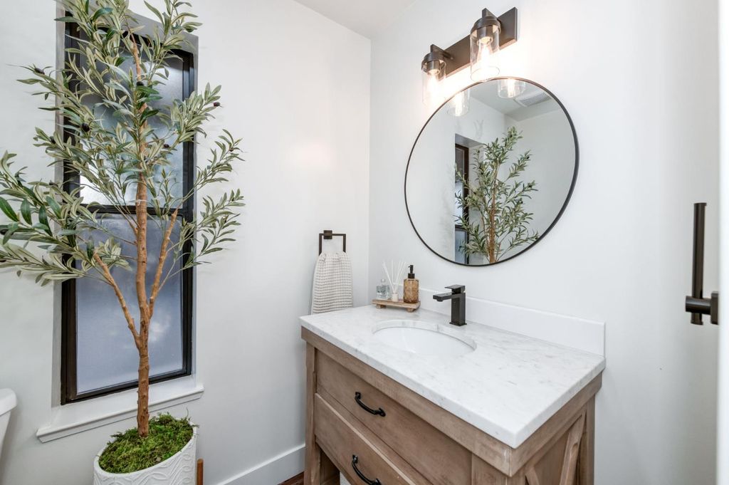 Image 30 of property listing at 3646 W Spruce Avenue, Fresno, CA 93711