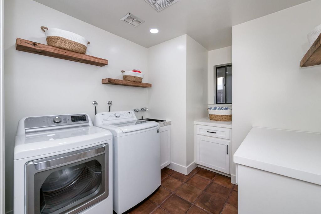 Image 35 of property listing at 3646 W Spruce Avenue, Fresno, CA 93711