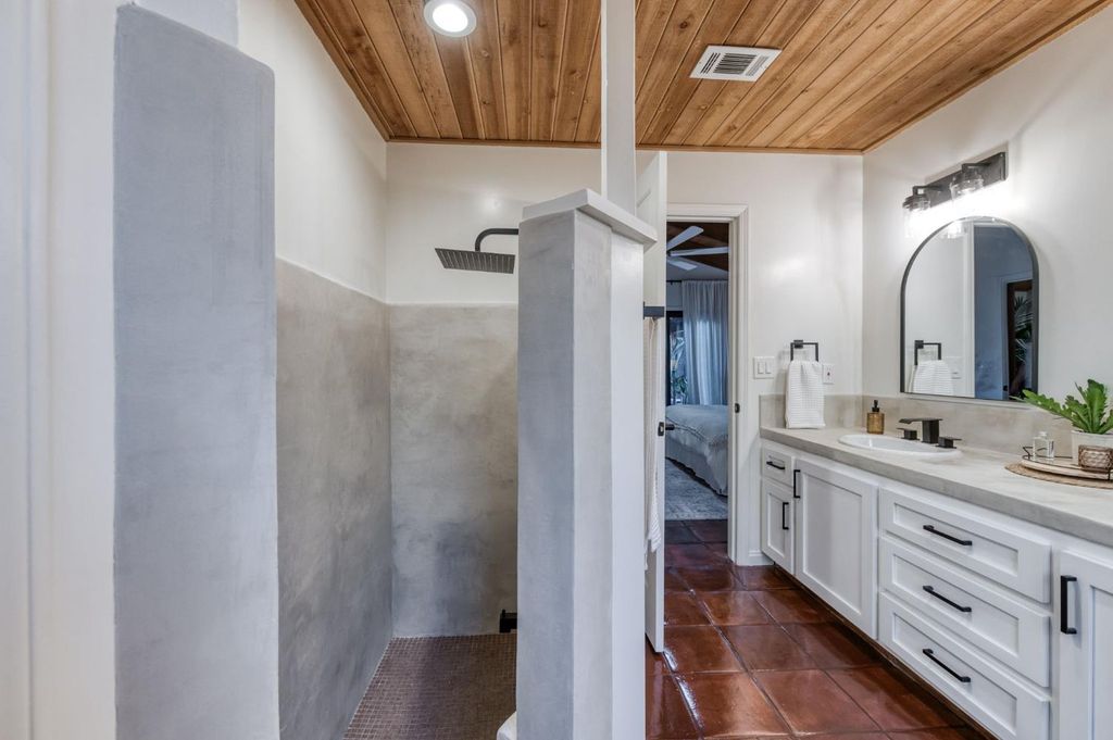 Image 39 of property listing at 3646 W Spruce Avenue, Fresno, CA 93711