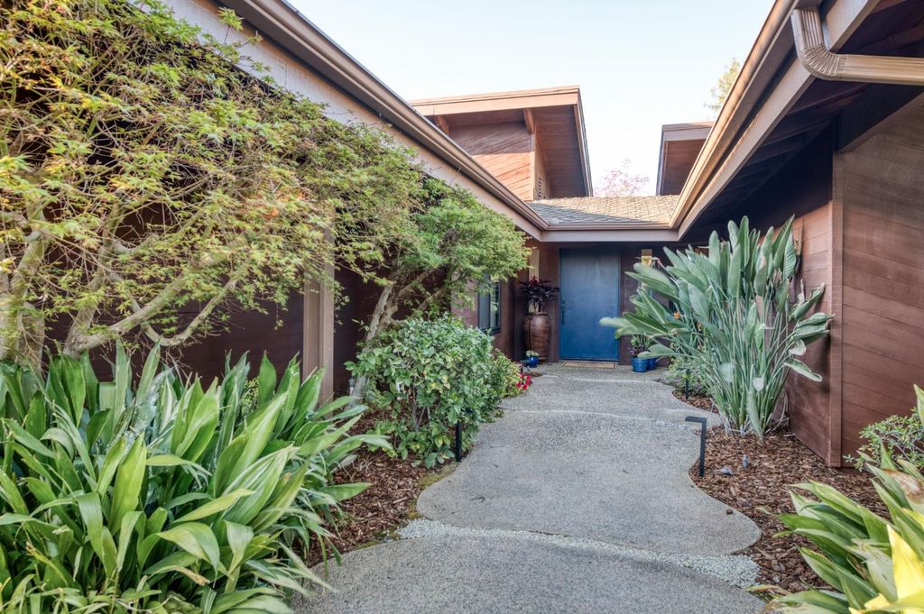 Image 4 of property listing at 3646 W Spruce Avenue, Fresno, CA 93711