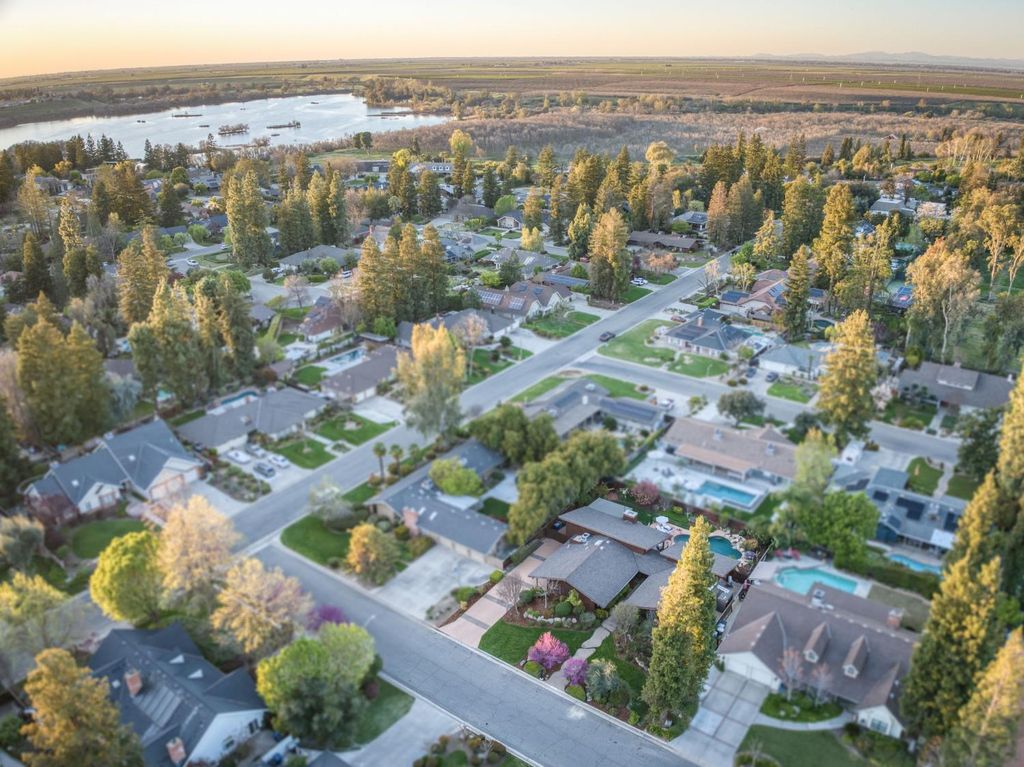 Image 68 of property listing at 3646 W Spruce Avenue, Fresno, CA 93711