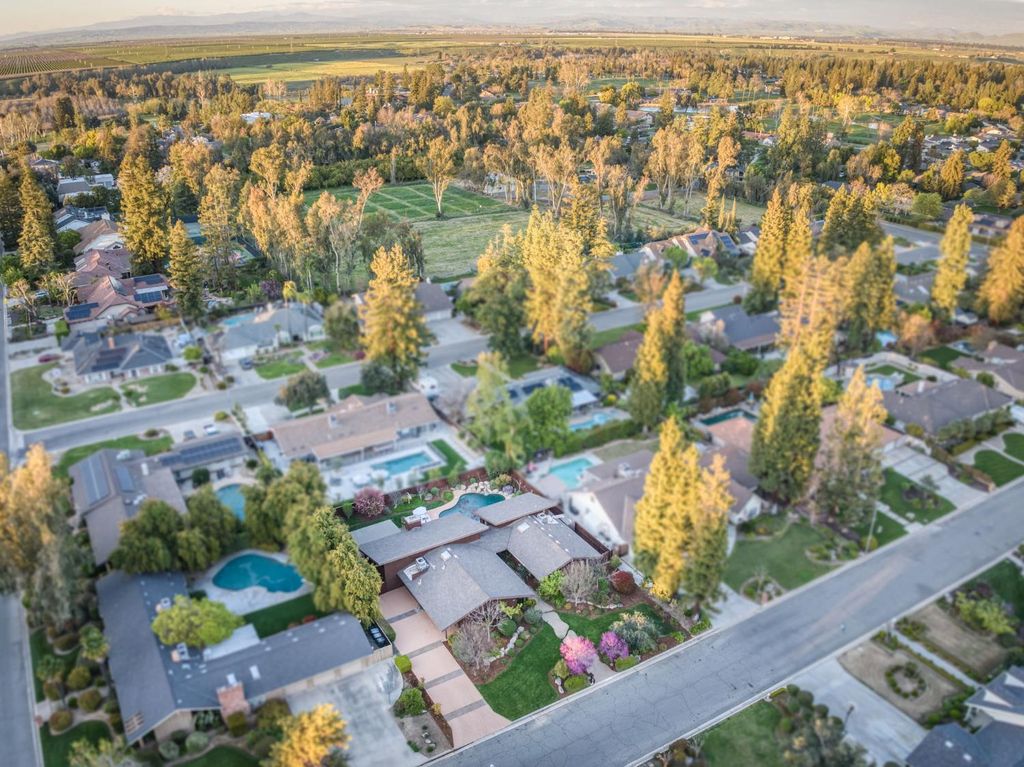 Image 69 of property listing at 3646 W Spruce Avenue, Fresno, CA 93711