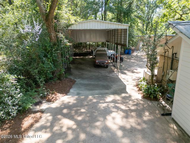 402 W Main Street, Raymond, MS 39154